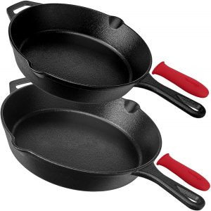 Pre seasoned cast iron cookware with removable silicone handle cover