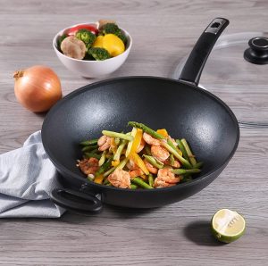 Hand cast Aluminum Wok with glass Lid suitable for Electric, gas, ceramic and halogen stovetops