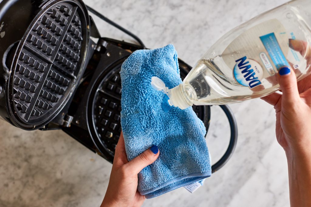 How to clean a waffle iron the first time